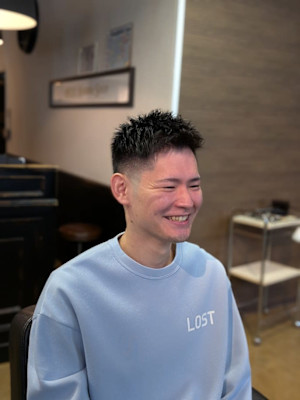 ツーブロックショートカルマヘアスリックバックジェットフェード