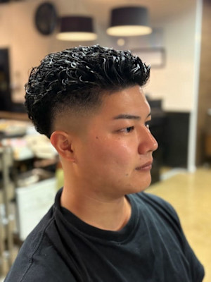 ツーブロックショートカルマヘアスリックバックジェットフェード