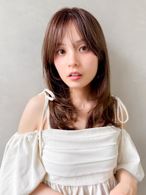 オフィス好印象◎まろやかカラー×小顔セミディ