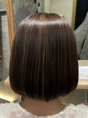 【ハイライト履歴×ブリーチ毛縮毛矯正】自然にまとまる艶ボブ