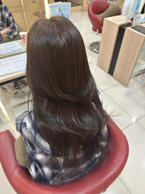 【伊勢原】イルミナカラー+髪質改善で叶える透明感オリーブ