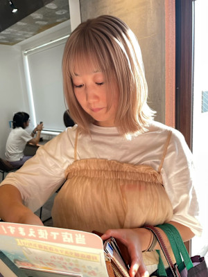 ミルクティーベージュ