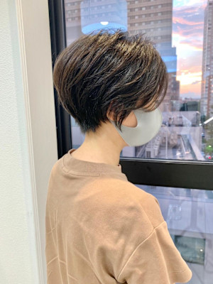 大人可愛い40代50代60代くびれショートボブ白髪ぼかし大鷲