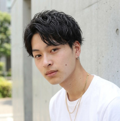 爽やか好感度UP！アップバング×黒髪ニュアンスパーマショート