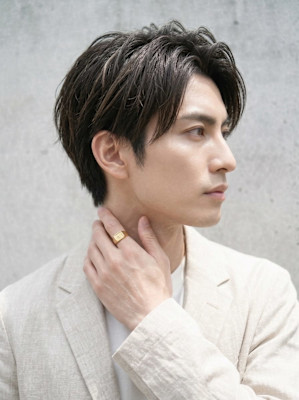 自然な毛流れニュアンスパーマで叶える大人メンズヘア