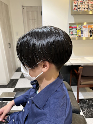 刈り上げ高めのセンターパート