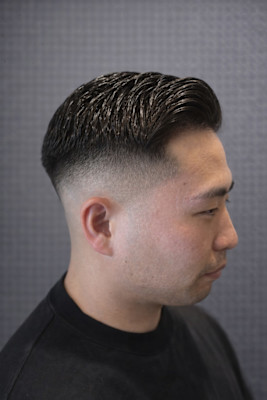 サイドパート×フェードで作る、洗練された大人の男髪