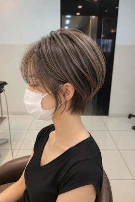 白髪ぼかしでオシャレを楽しむくびれショート