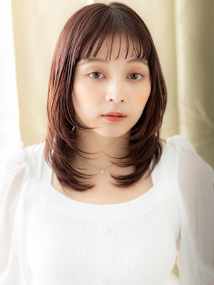 チェリーレッド小顔ミディアムレイヤーウルフカット20代30代