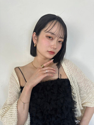シースルーバング　黒髪ボブ　切りっぱなし
