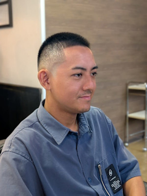 ツーブロックショートカルマヘアスリックバックジェットフェード