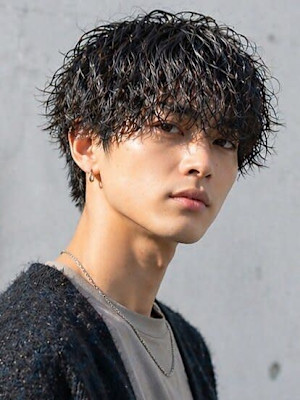 ウェットパーマ ツイストスパイラル 束感ショート 強めパーマ