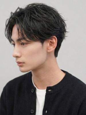 メンズショート センターパート ニュアンスパーマ 黒髪