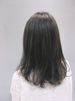 オリーブグレージュ