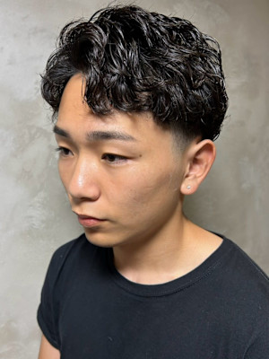 ツイストスパイラルパーマ フェード ツーブロック 眉毛カット