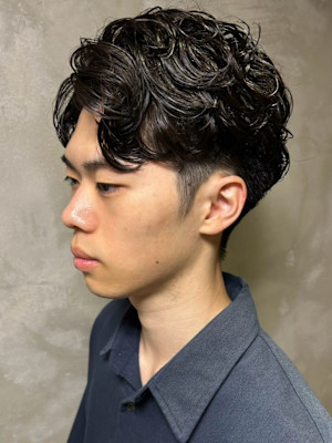 ニュアンスパーマ ツーブロック 刈り上げ 黒髪 ビジネス