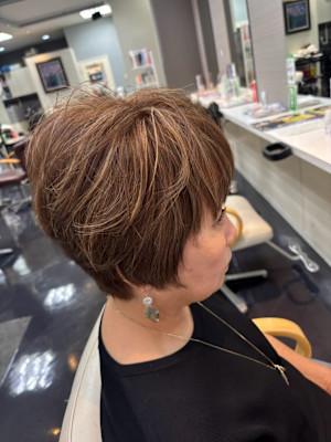 メッシュハイライト×後頭部ふんわり丸みボブショート
