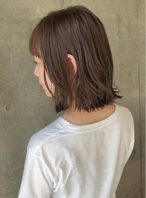 切りっぱなしボブ 顔周りカット レイヤー アッシュ 艶髪