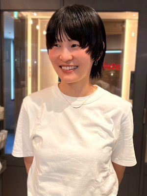 顔周りレイヤー 似合わせショート 大人ショート 透明感カラー