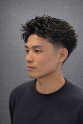 強めウェーブ×ショートフェードで魅せる大人の色気
