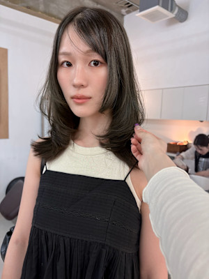 今流行りのミントカラーとレイヤースタイル