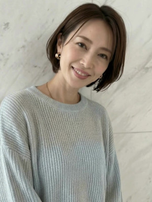 オリーブグレージュ小顔レイヤーショートボブ　大人ショートヘア