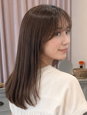アッシュオリーブ 顔周りカット 髪質改善ストレート 艶髪 