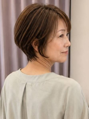 白髪ぼかしハイライト 大人ショート 顔周りカット 白髪染め