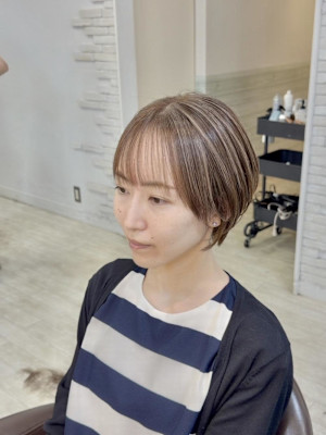 20代30代大人ショート×ハイライト白髪ぼかし