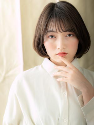 オリーブベージュAラインひし形小顔ハンサムショートボブ30代