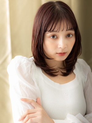 チェリーレッド小顔ミディアムレイヤーウルフカット20代30代