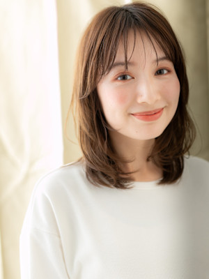 ミルクティーベージュ抜け感レイヤーウルフカット30代40代