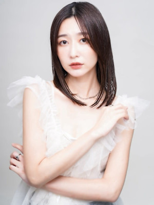 髪質改善カラー 艶髪ミディアム グレージュ アッシュ 20代