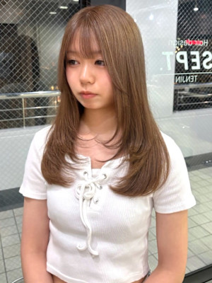 ハイトーンベージュ ロングレイヤー 顔周りカット ブリーチ