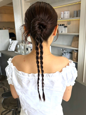 ヘアセット 結婚式 カチモリ 編み下ろし アップスタイル