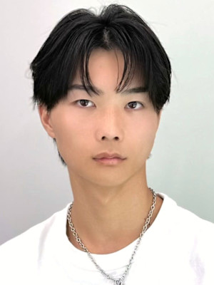 黒髪ショート センターパート ラウンドマッシュ メンズカット
