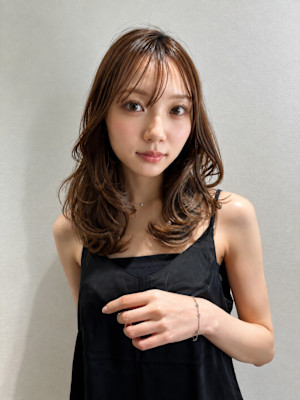 大人かわいいくびれミディ