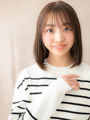 シースルーバンググレージュブラウン前下がりボブ20代30代