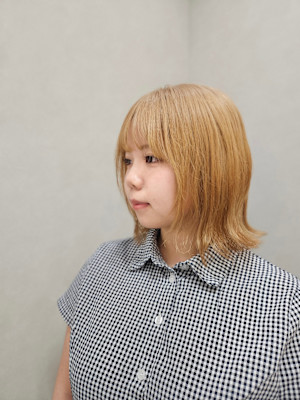 「毛量が多くて膨らむ…」を解決。ハイトーン×外ハネボブ