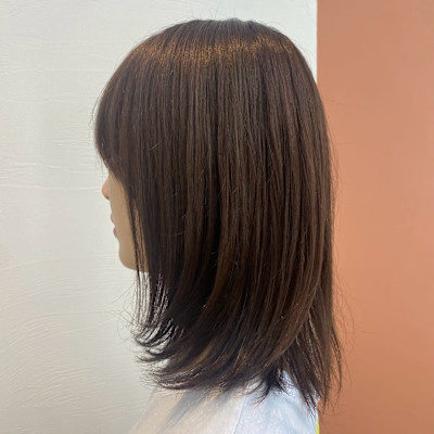 顔まわりレイヤー×自然な外はねツヤ感ミディアムレイヤーボブ