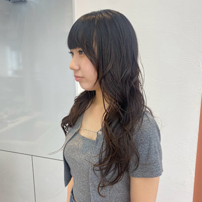 暗髪ロング×波巻きウェーブ＆姫カットラインの韓国風ロング