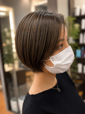 大人女性の上品くびれショート