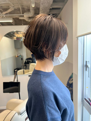 大人可愛い40代50代60代くびれショートボブ白髪ぼかし大鷲