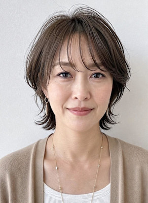 ショートボブシースルーバング大人ショートヘア