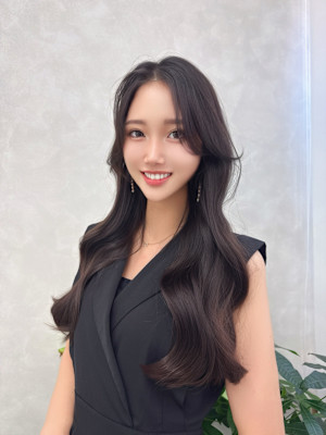 上品な艶感を引き出す、韓国風ロングレイヤー