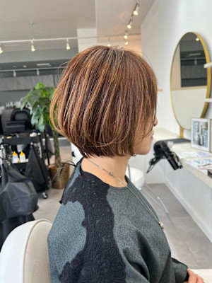 ショートボブショート白髪ぼかし　元重