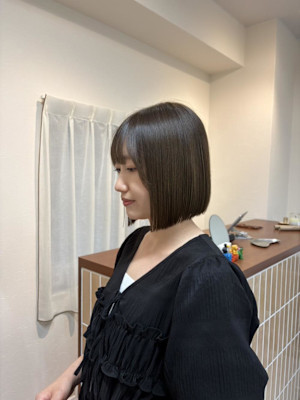 オリーブグレージュ×ミニボブ