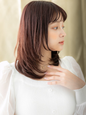 チェリーレッド小顔ミディアムレイヤーウルフカット20代30代