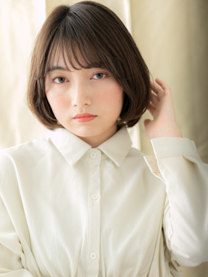 オリーブベージュAラインひし形小顔ハンサムショートボブ30代