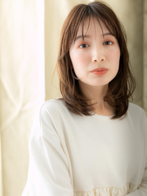 ミルクティーベージュ抜け感レイヤーウルフカット30代40代